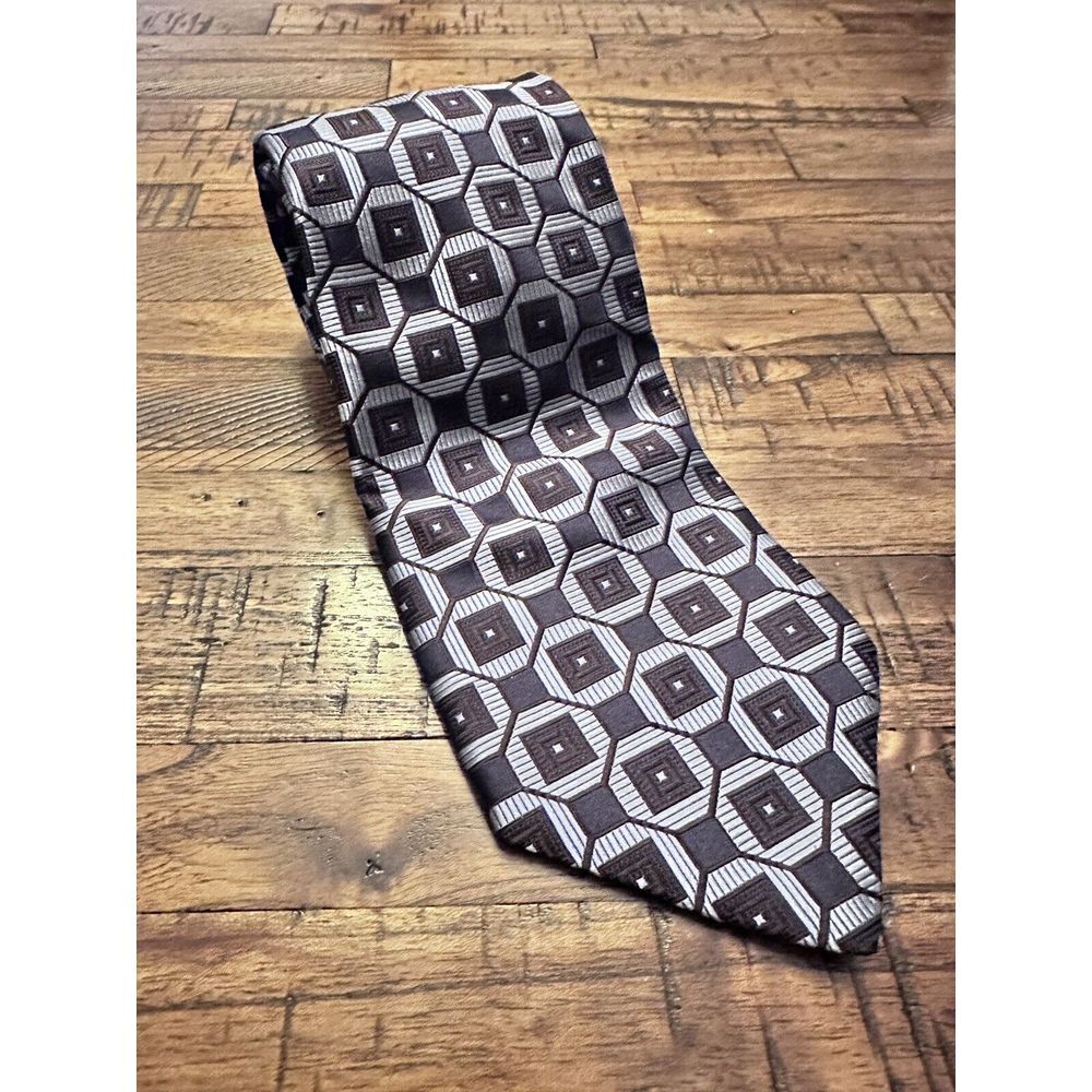 Club Room Men's Designer Tie Imported Silk Made In‎ USA Geometric